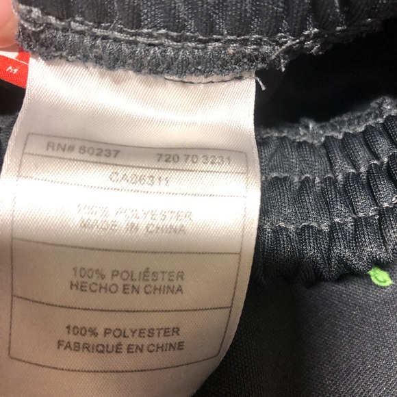 Boys M elastic waist Puma shorts - Picture 4 of 9